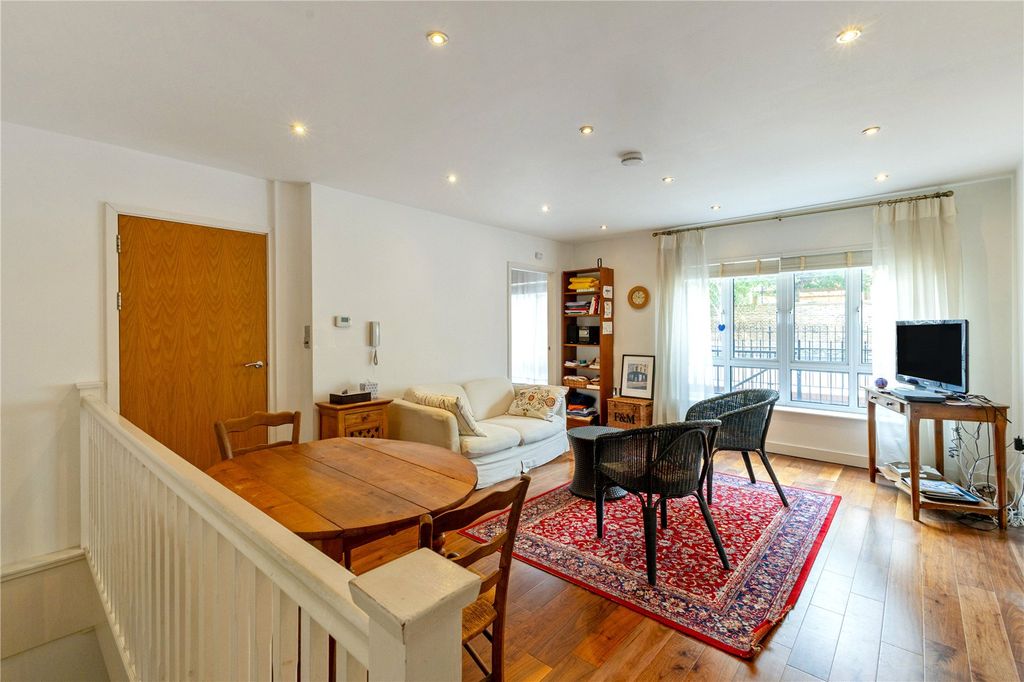 Property photo 2 of 11 Reception Room