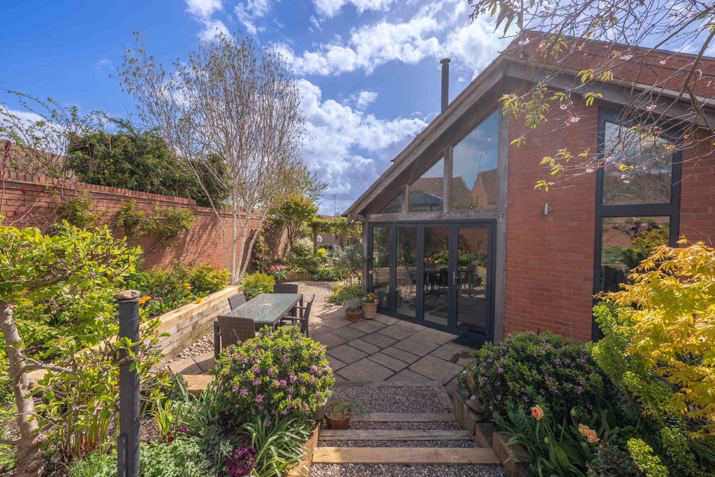 Property photo 1 of 24