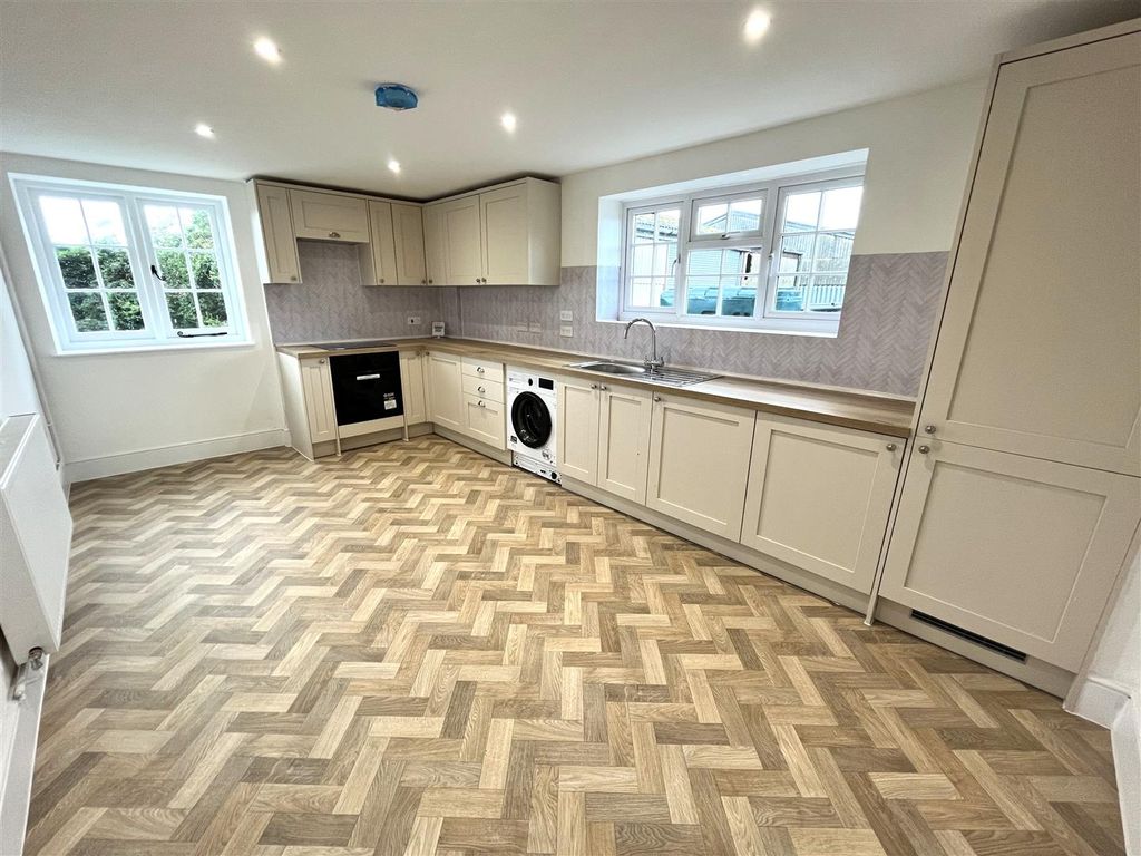 Property photo 2 of 20 Kitchen.Jpeg