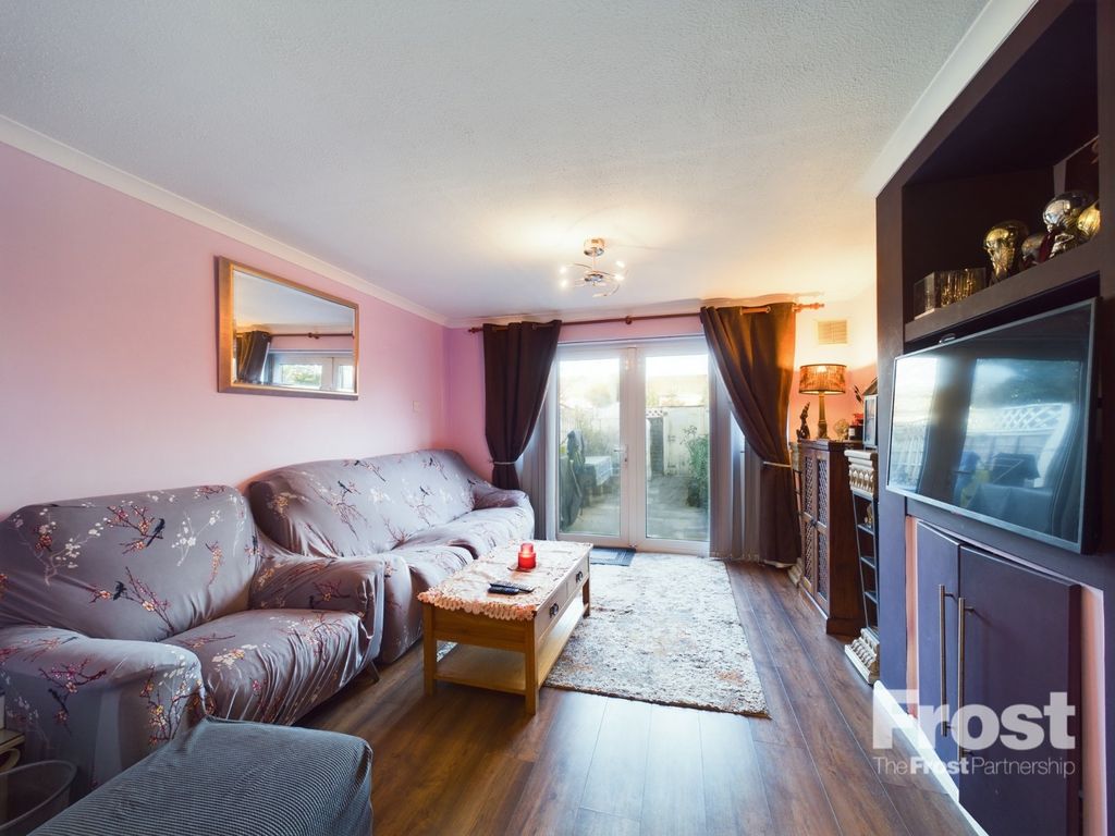 Property photo 2 of 14 Lounge