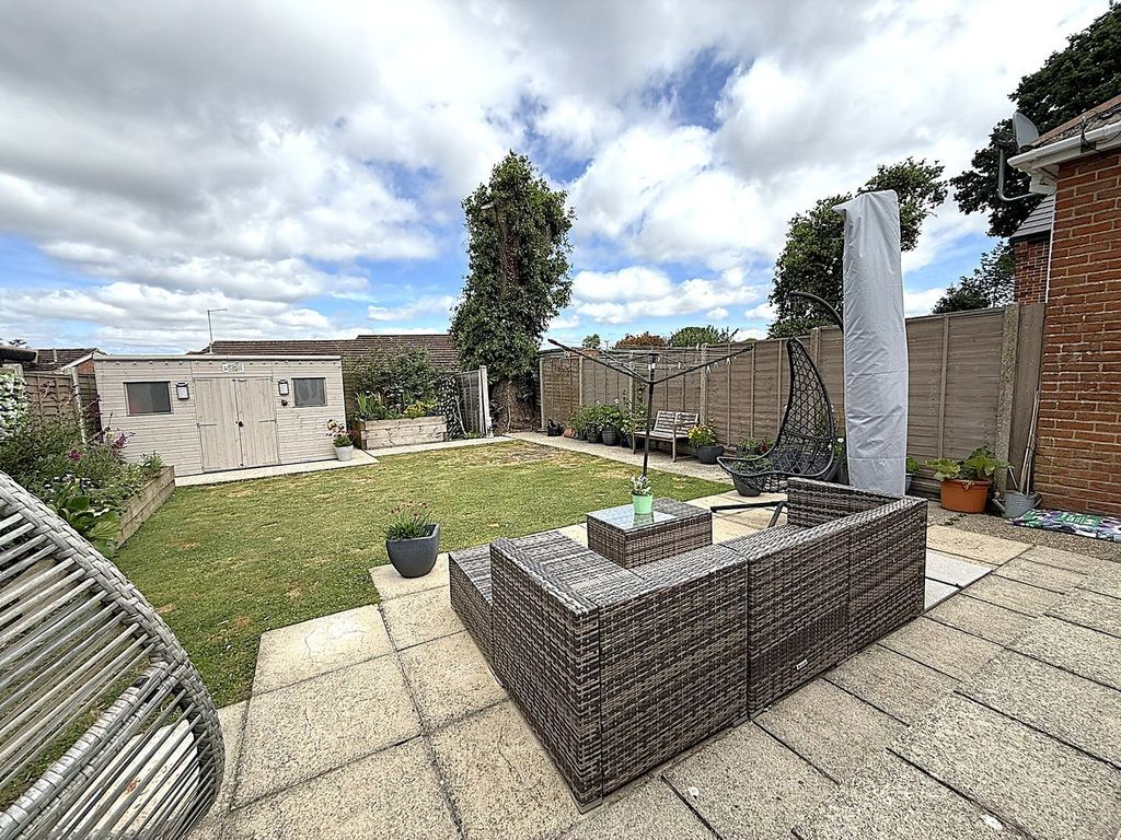 Property photo 2 of 28