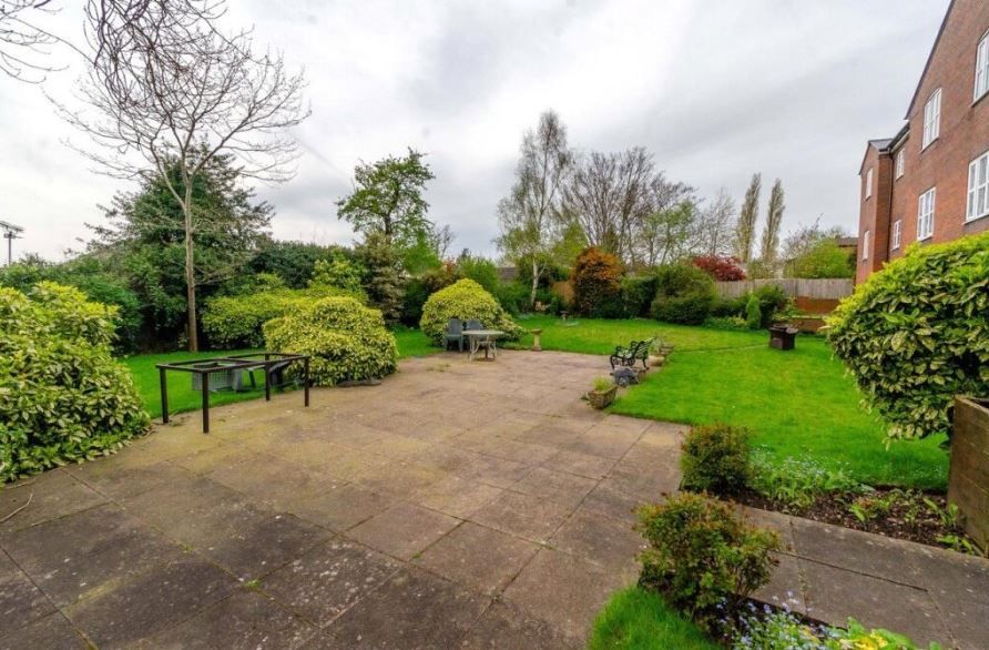 Property photo 2 of 8
