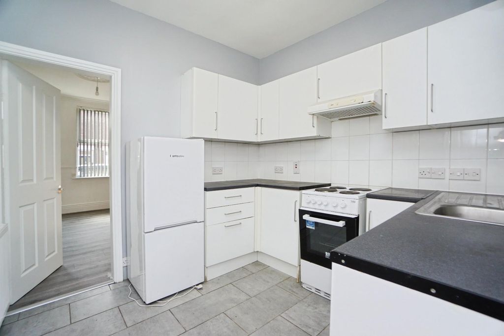 Property photo 3 of 18 Kitchen