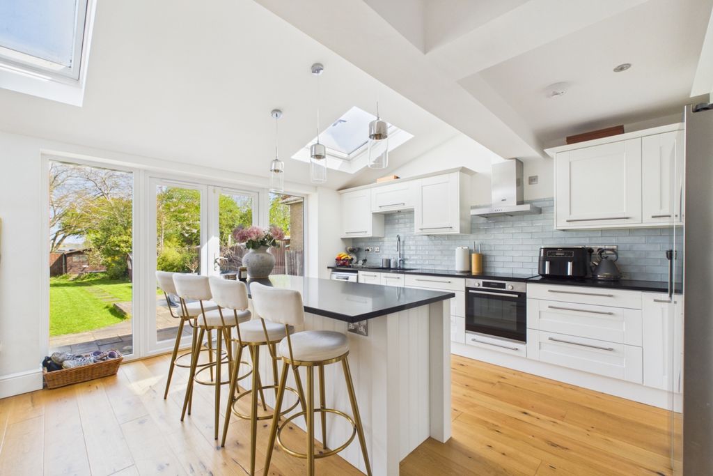 Property photo 3 of 17 Kitchen