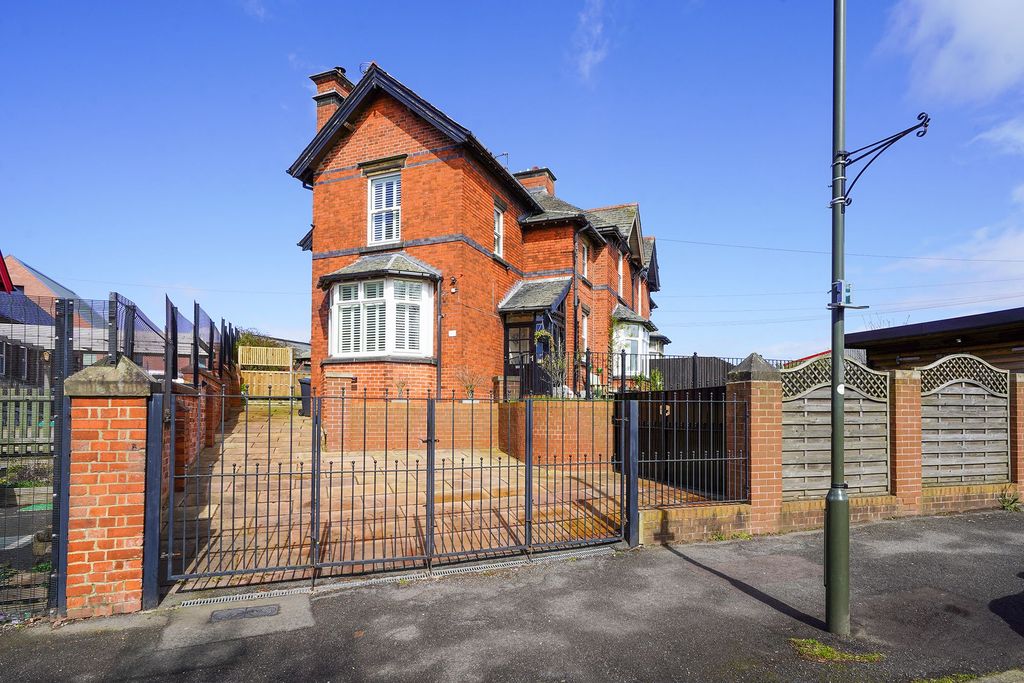 Property photo 1 of 36