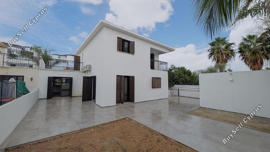 Property photo 2 of 35