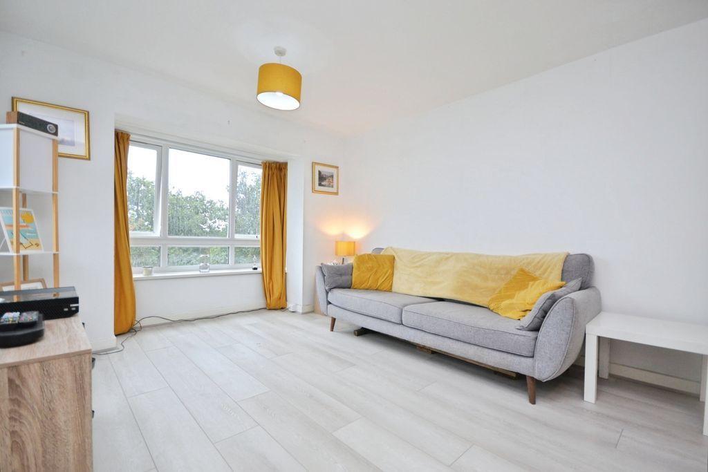Property photo 1 of 11 Ujm