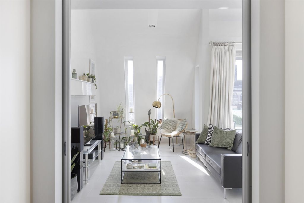 Property photo 2 of 17 Flat 5, 30, Park Stree Borough Market, London Brid