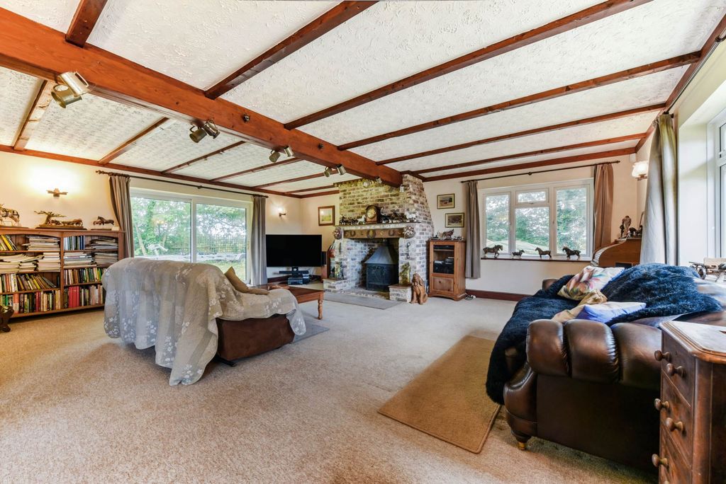 Property photo 3 of 18