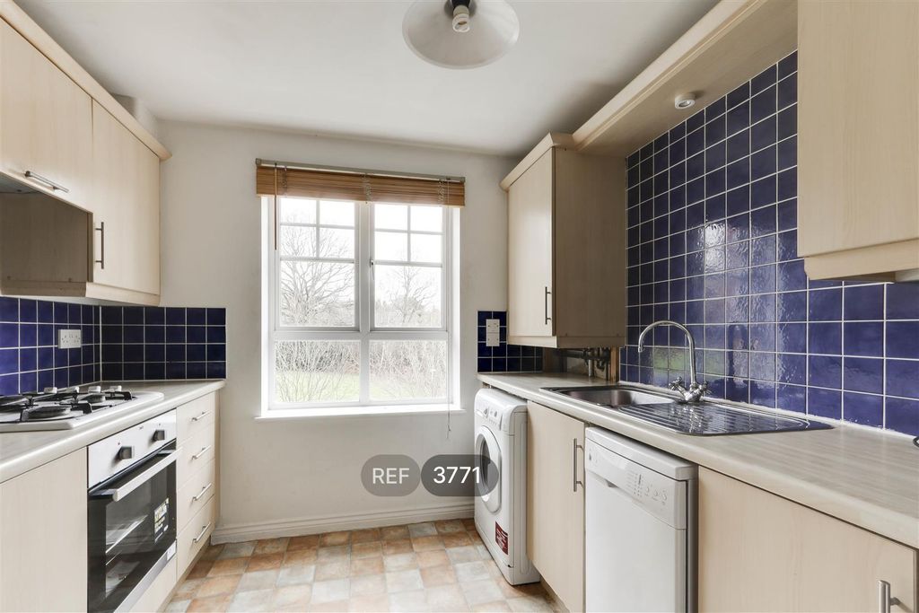 Property photo 2 of 7 Kitchen