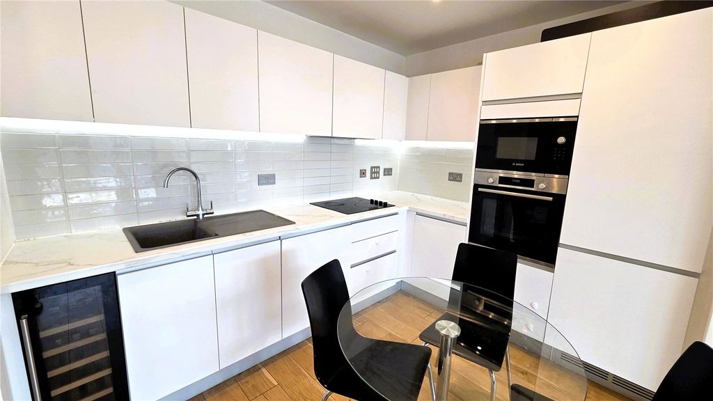 Property photo 2 of 7 Kitchen