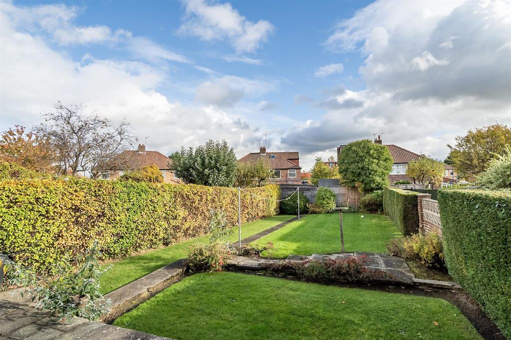 Property photo 2 of 14 Garden 1