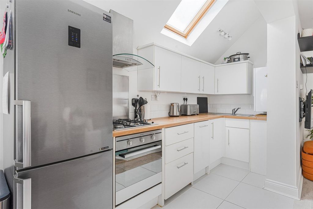 Property photo 3 of 11 16.Jpg