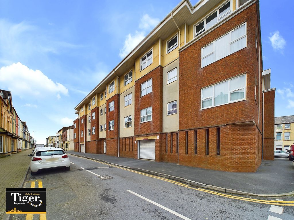 Property photo 1 of 11 Cam02176G0-Pr0488-Still011