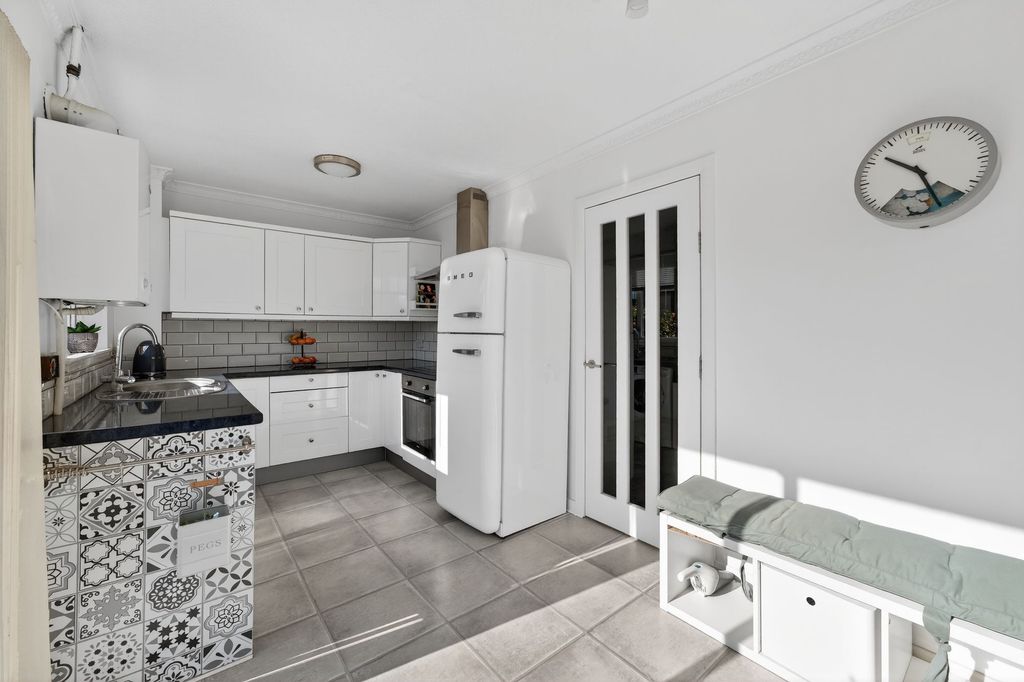 Property photo 2 of 36