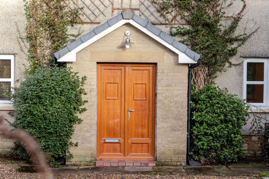 Property photo 2 of 37