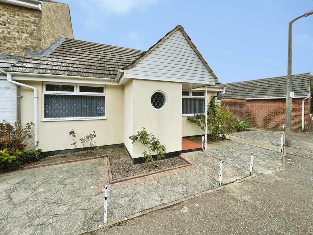 Property photo 1 of 22 Caroline Close