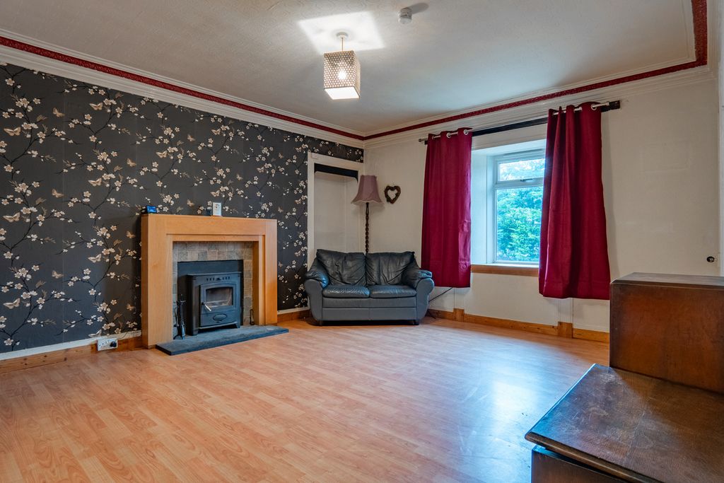 Property photo 3 of 34