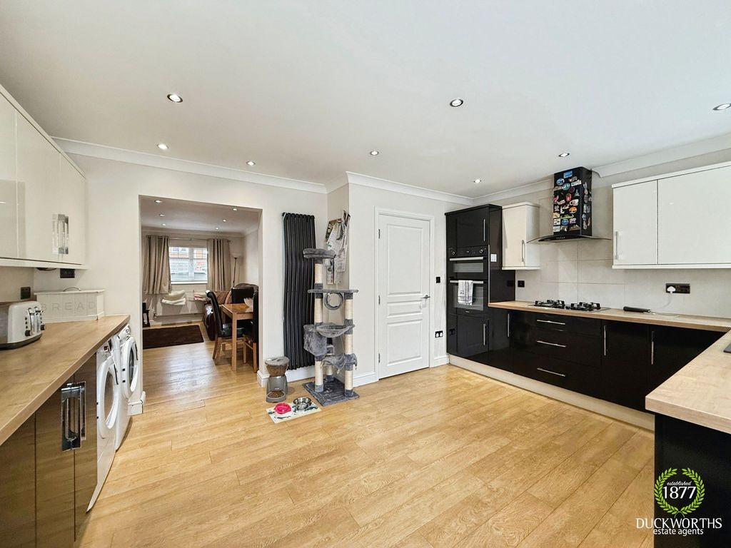 Property photo 2 of 25