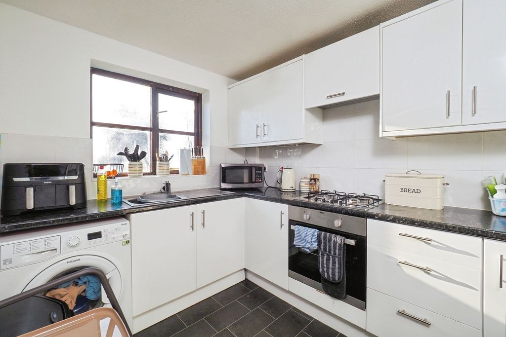 Property photo 2 of 18 Kitchen