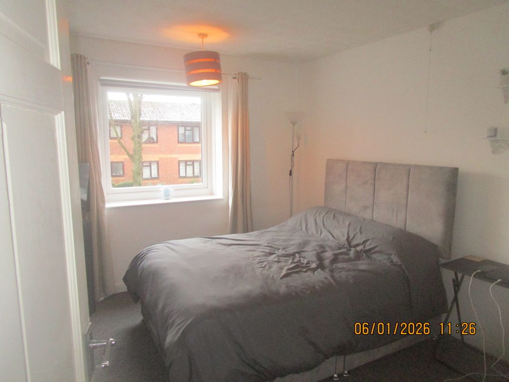 Property photo 3 of 9 Main Bedroom