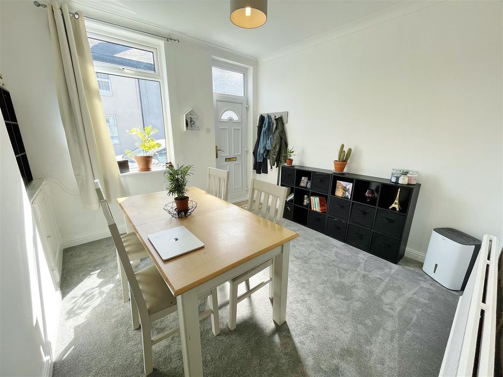 Property photo 3 of 16 Dining Room