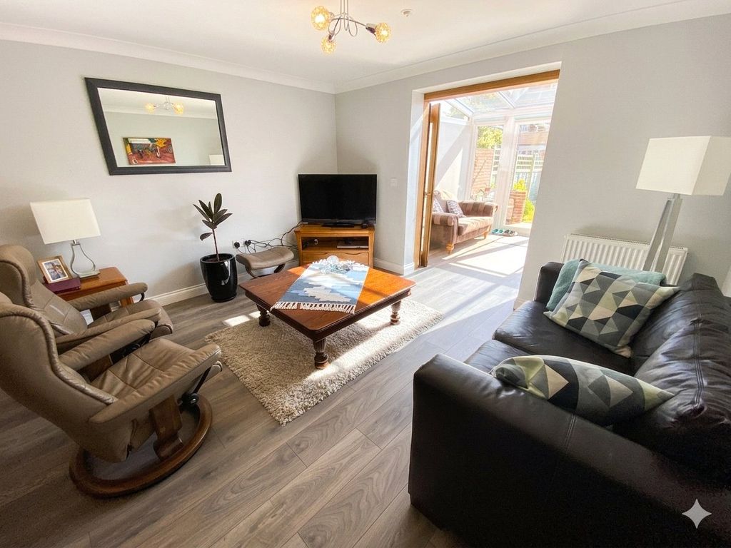 Property photo 2 of 19 Picture No. 35