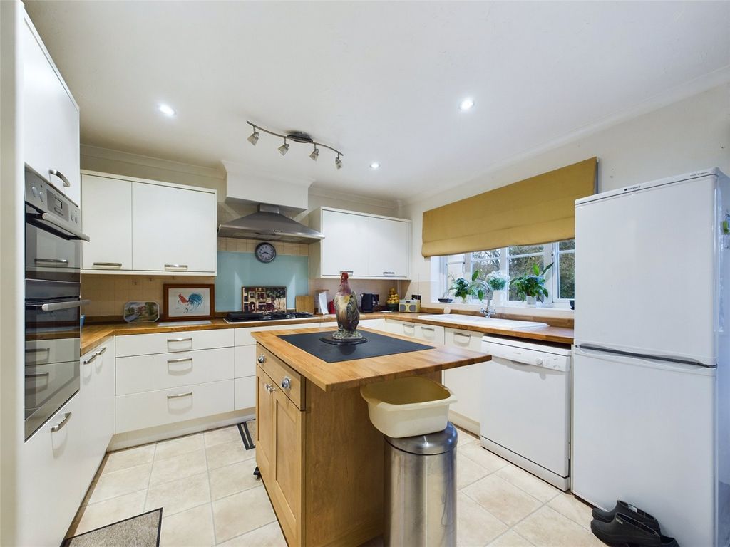 Property photo 2 of 19 Picture No. 16