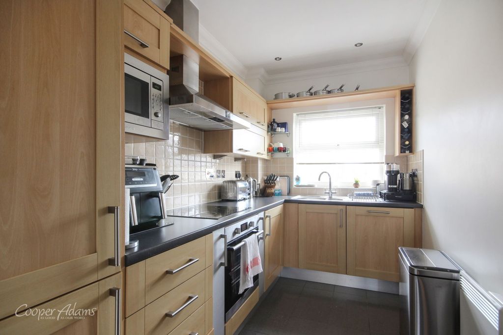 Property photo 2 of 7 Kitchen