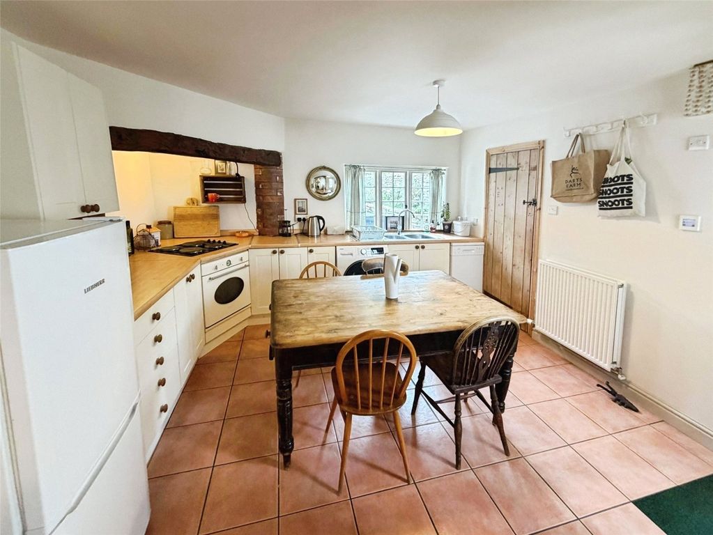 Property photo 3 of 11 Kitchen