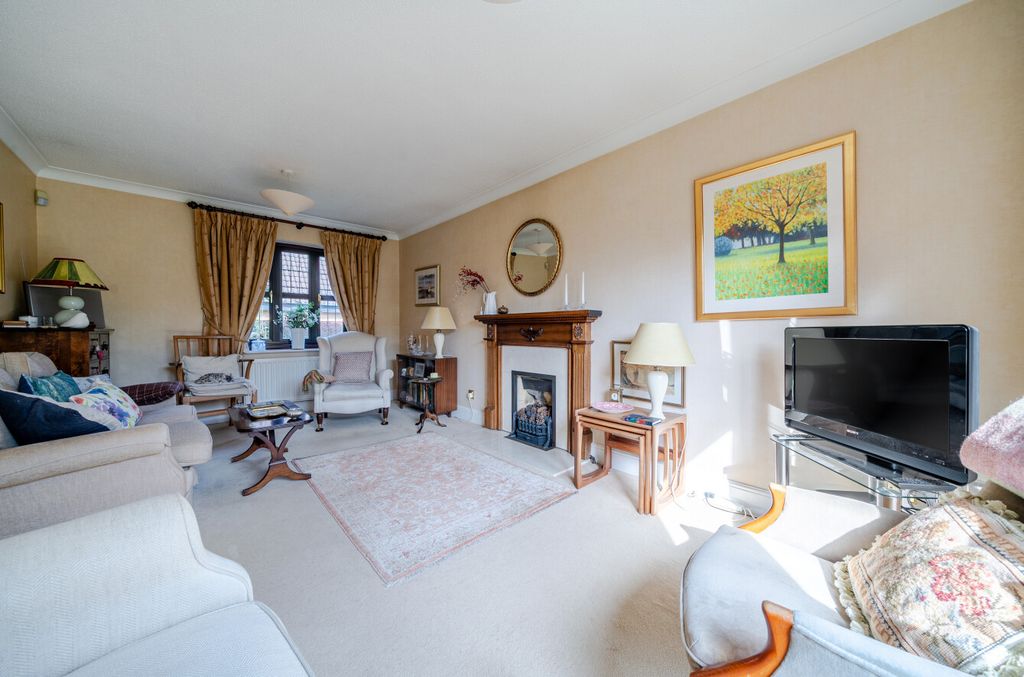 Property photo 2 of 14 Lounge1