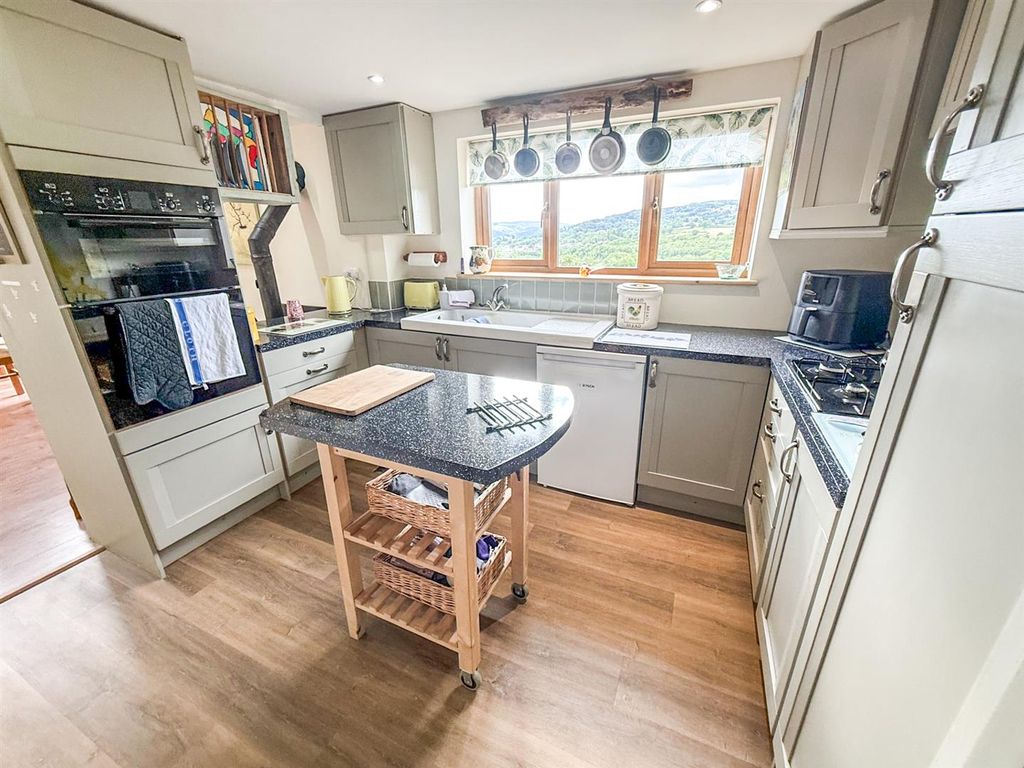 Property photo 3 of 22 Kitchen