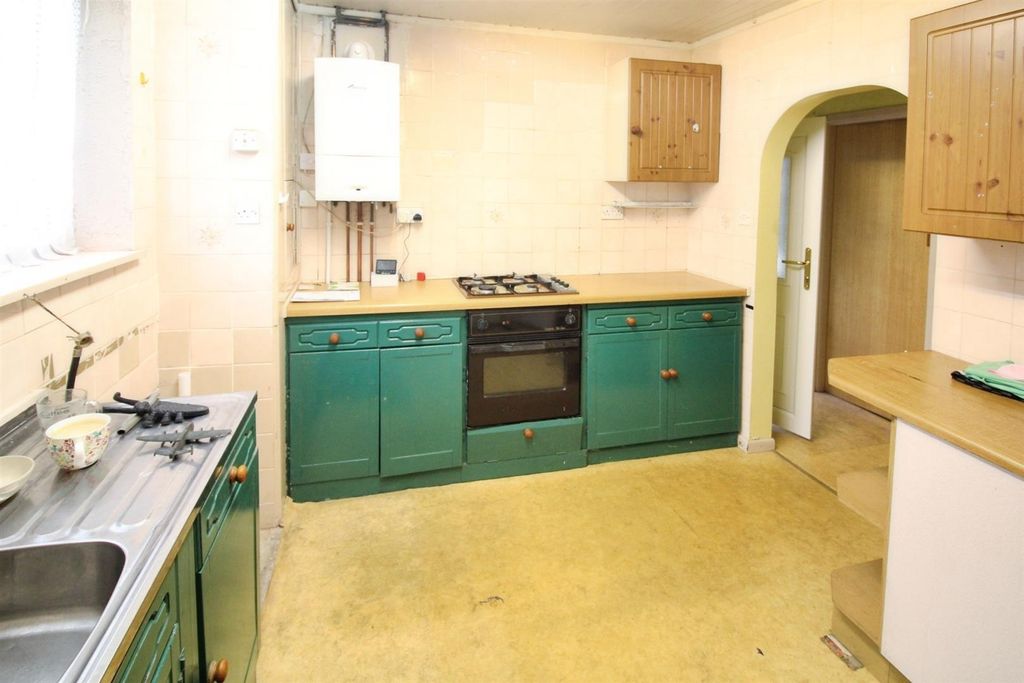 Property photo 3 of 10 Kitchen
