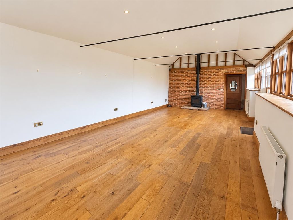 Property photo 1 of 17 065F5d89-2d18-413F-913B-7Bfaa920Cf8A.Png