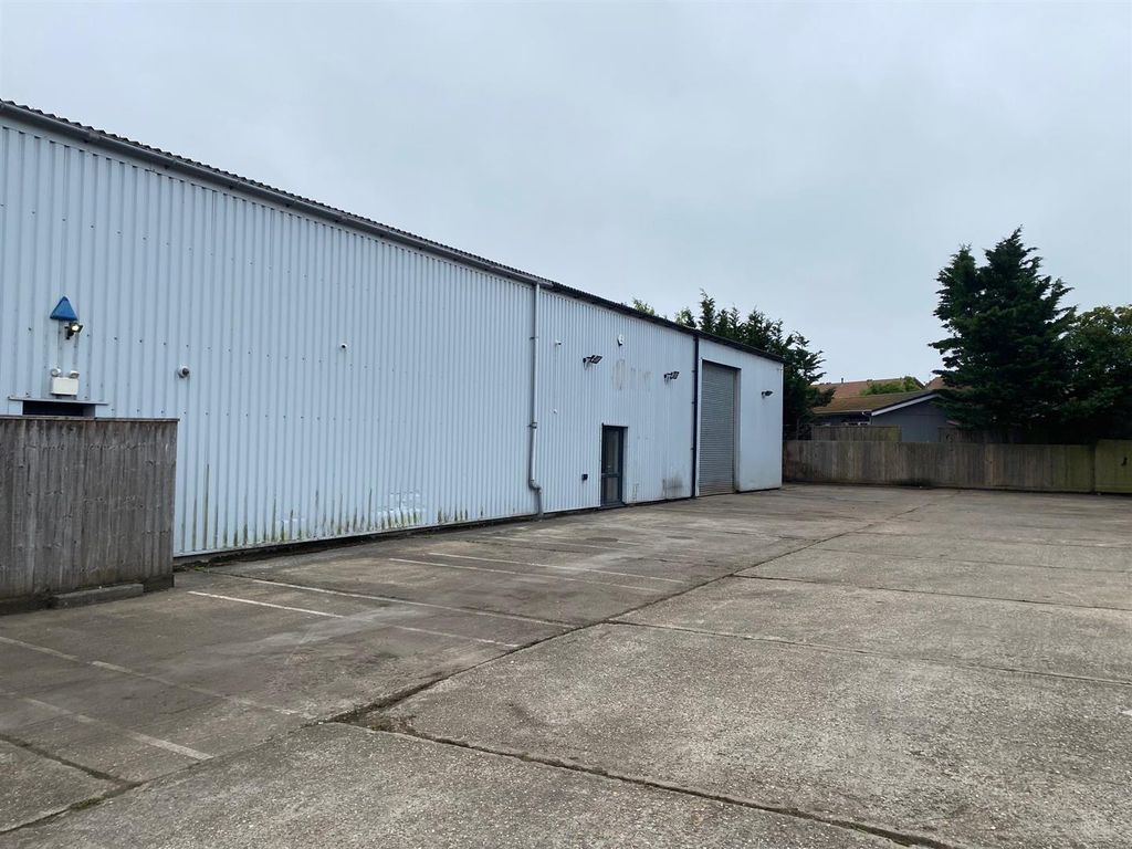 Property photo 1 of 7 19 Rear Cambridge Rd 1.Jpg