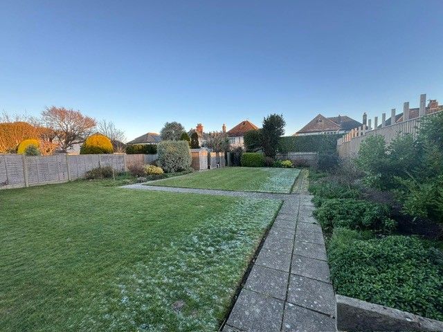 Property photo 3 of 17 Communal Gardens 2