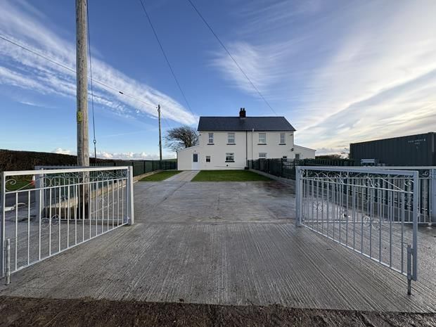 Property photo 1 of 20 Gates