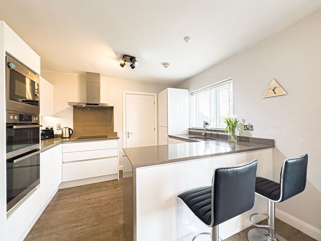 Property photo 2 of 34