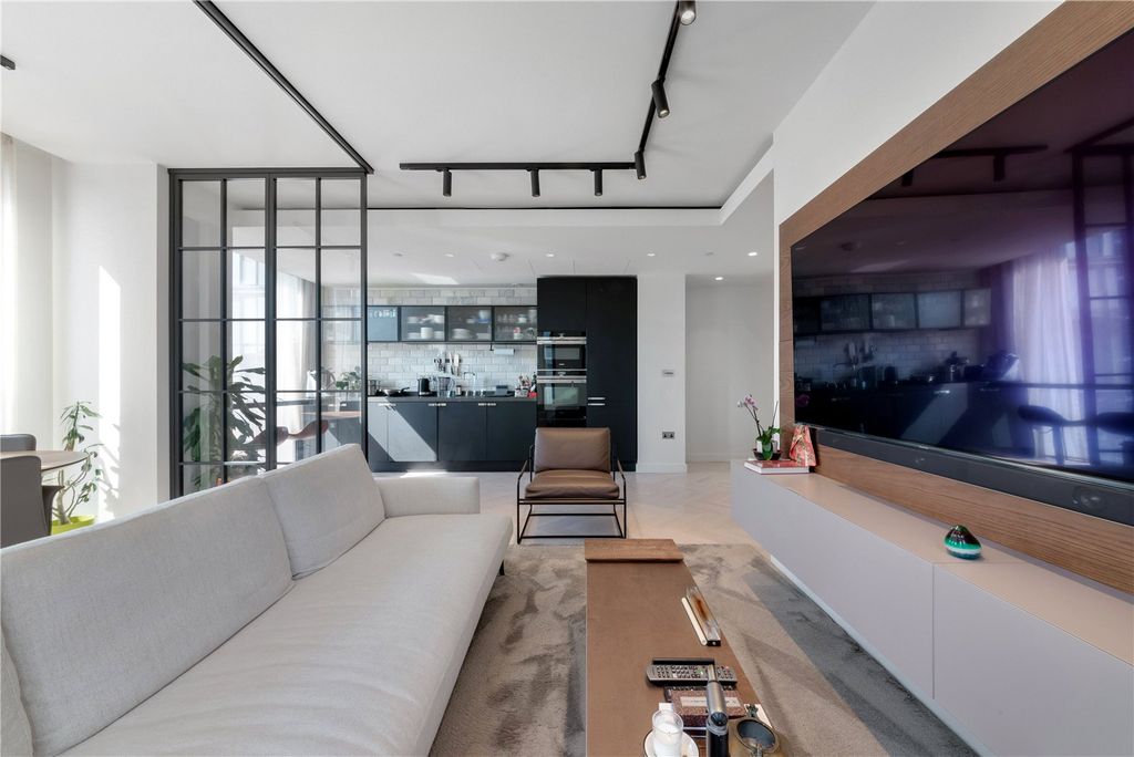 Property photo 1 of 16 One Crown Place