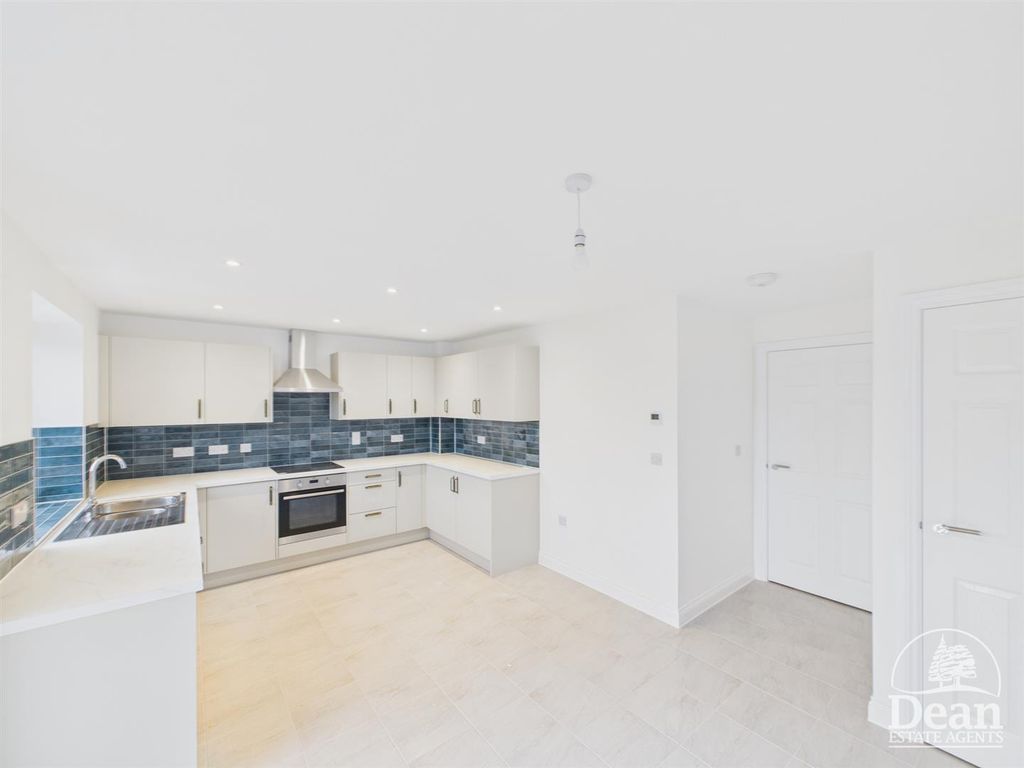 Property photo 3 of 15 The Padworth