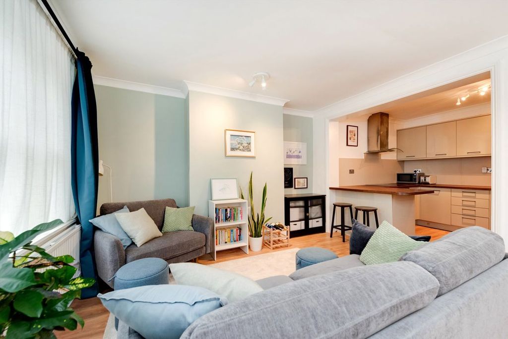 Property photo 2 of 8