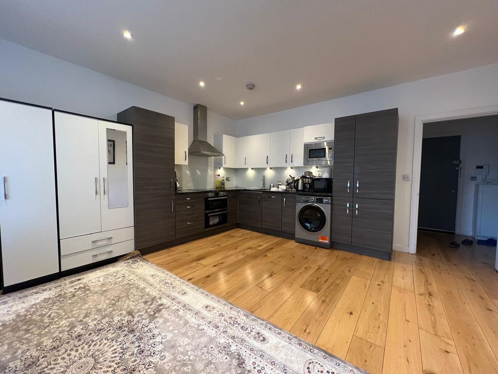 Property photo 2 of 8 Gallery