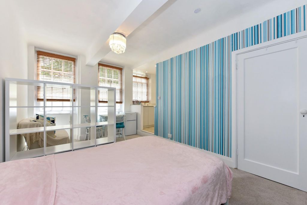 Property photo 1 of 9 3, 15 Portman Square (3).Jpg