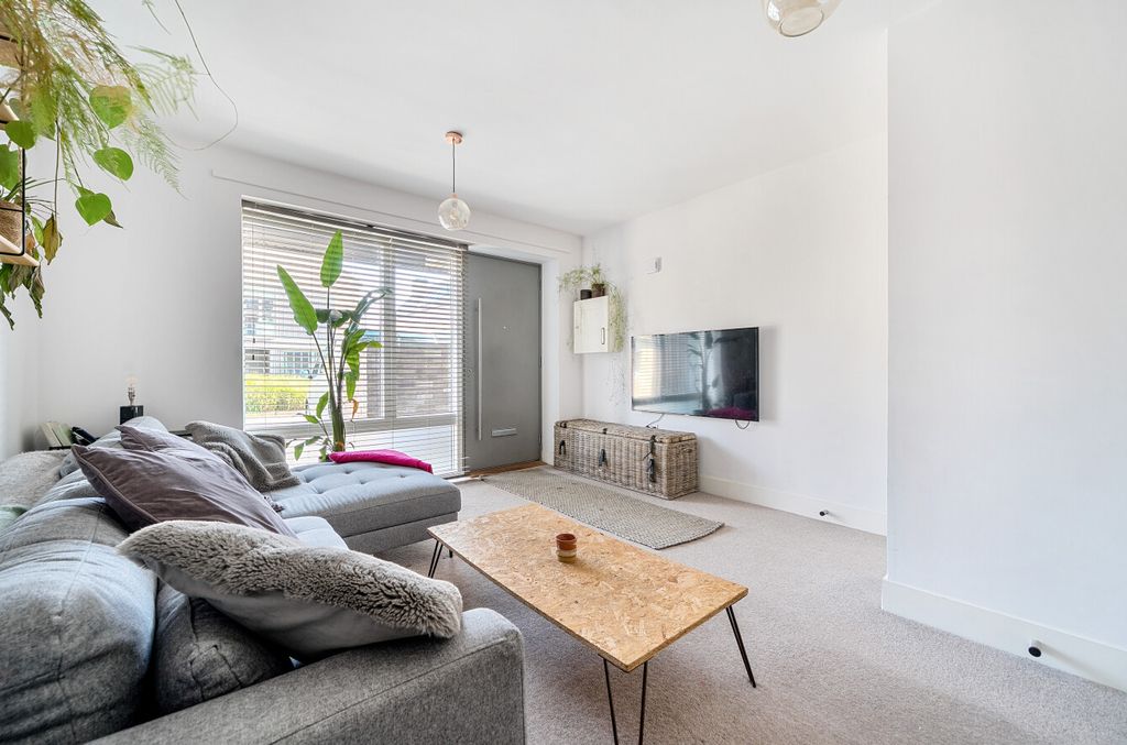 Property photo 3 of 18 1363345-16-68E53F...