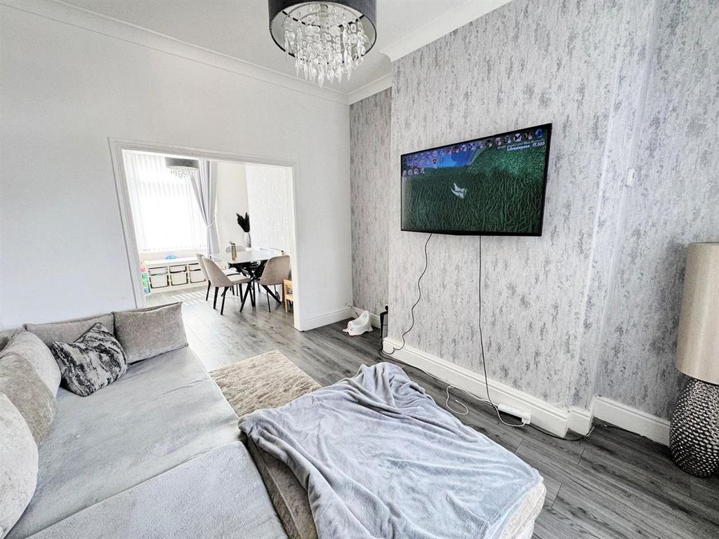 Property photo 3 of 10 Lounge