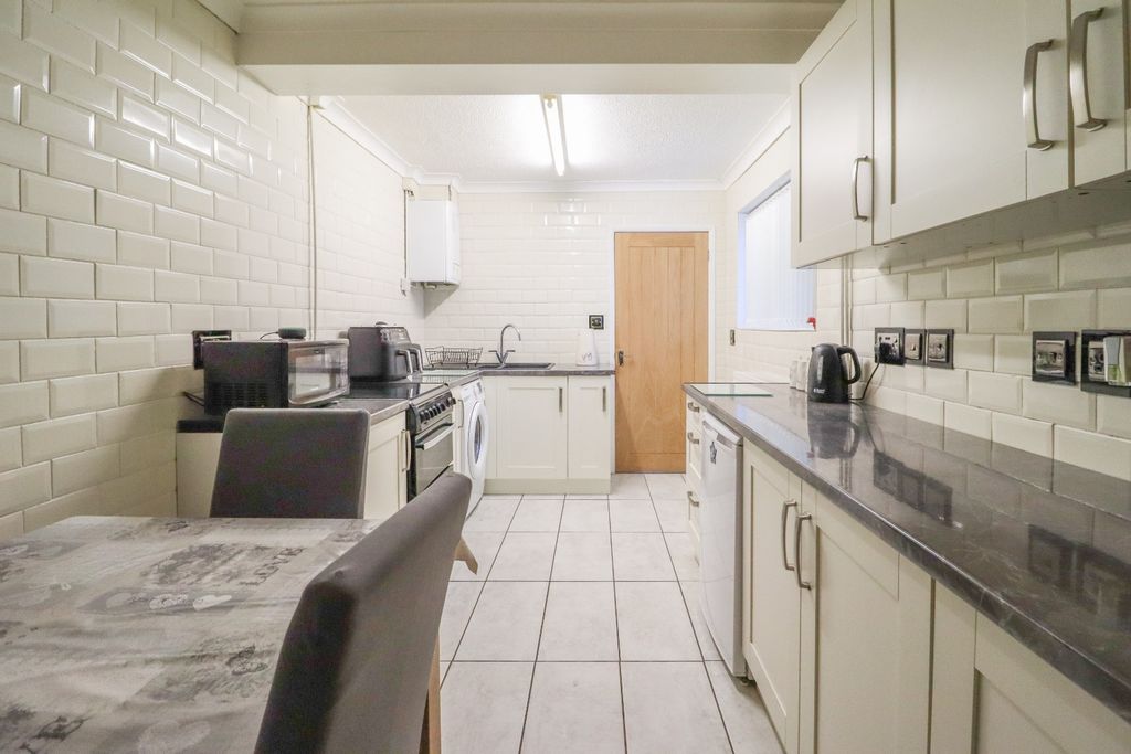 Property photo 2 of 22 4706853