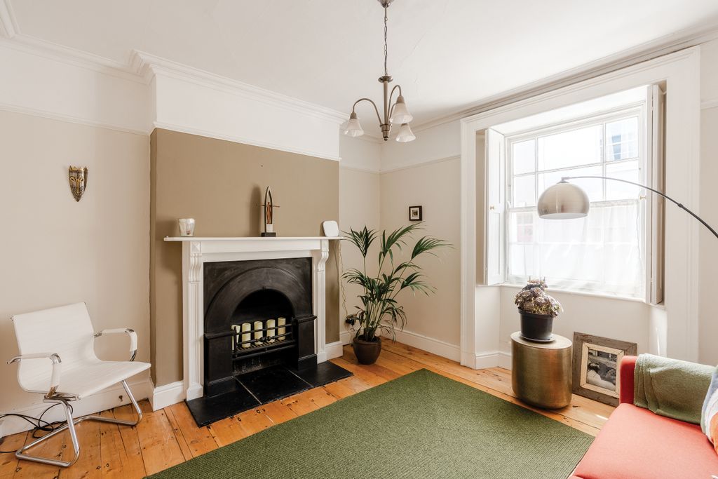 Property photo 2 of 21 2