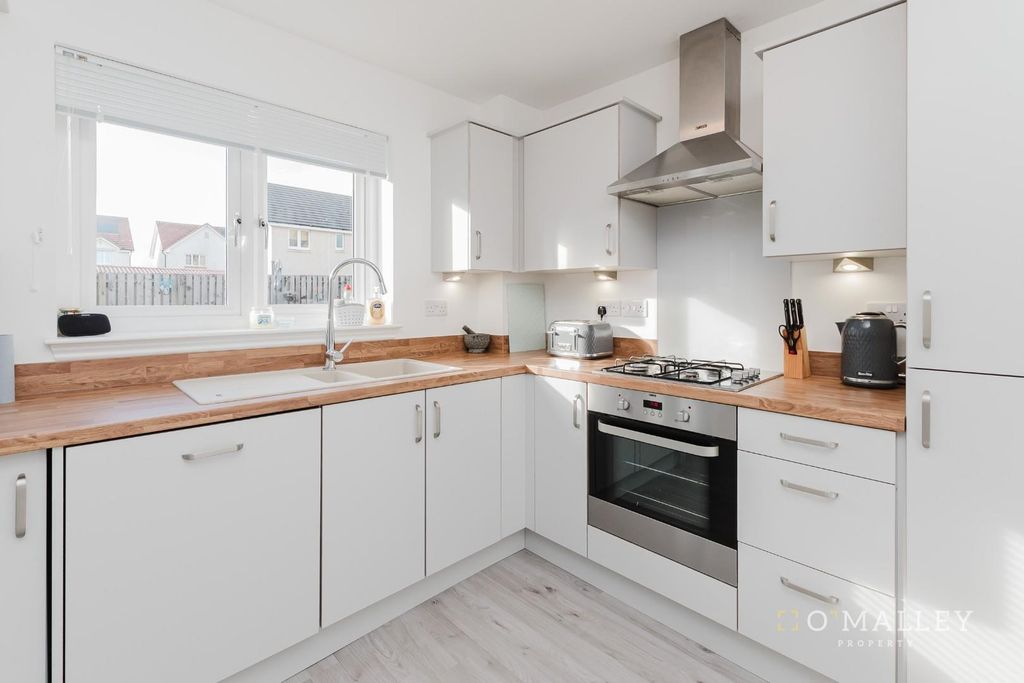 Property photo 3 of 16 Kitchen