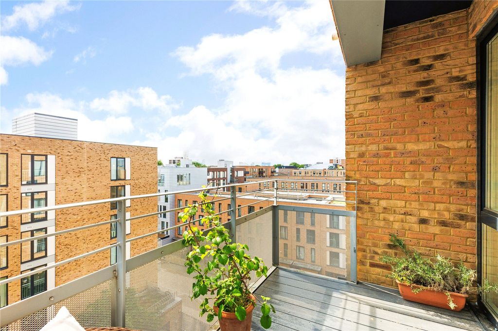 Property photo 2 of 20 Balcony