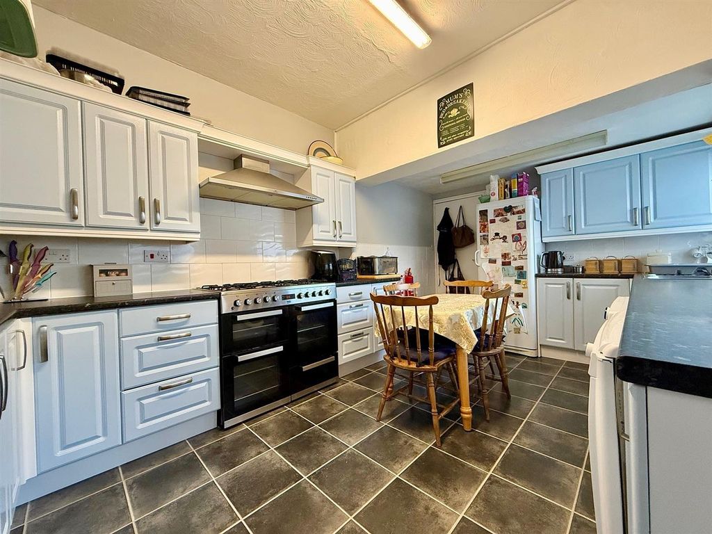 Property photo 3 of 42 Kitchen/Breakfast Room